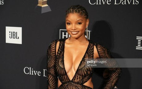 Halle Bailey actriz sexual imágenes