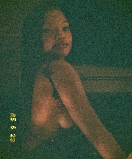 Halle Bailey modelo de alta calidad imágenes
