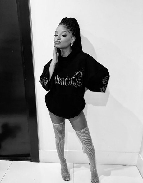 Halle Bailey desnudos estrella galerías