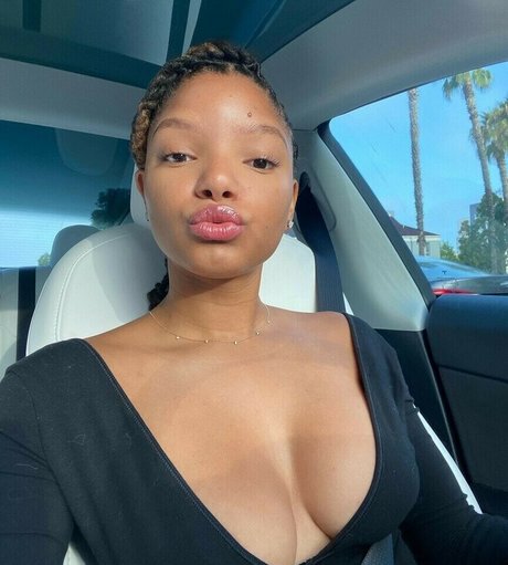 Halle Bailey modelo agradable fotos