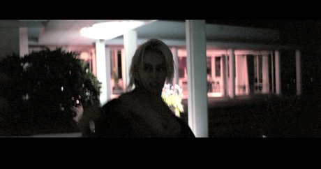 Miley Cyrus actriz sexual imágenes