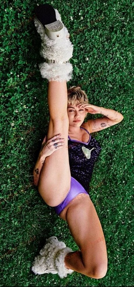 Miley Cyrus desnudos estrella porno recopilación