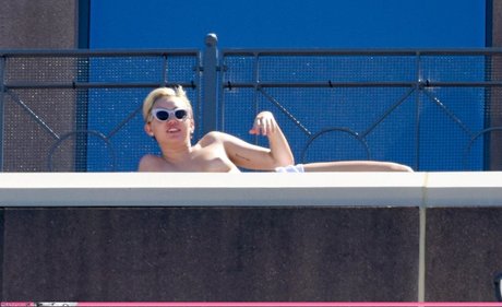 Miley Cyrus étoile sympa galeries