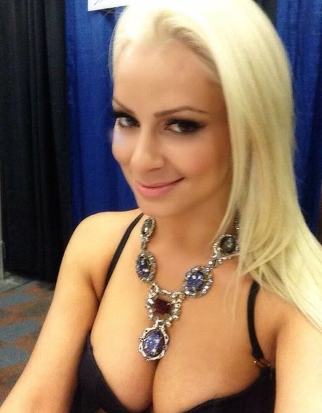Maryse WWE estrella exclusiva archivo