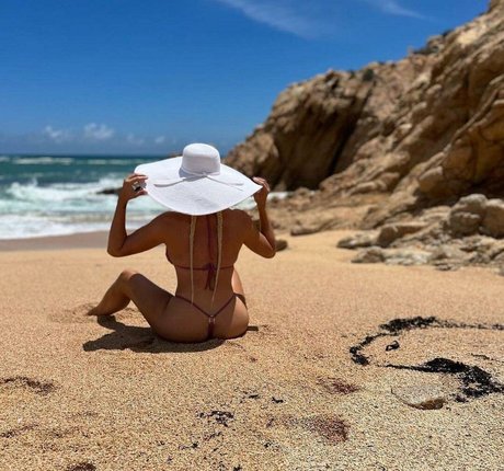 Maryse WWE modelo exclusivo foto