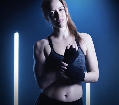 Marisha Ray actrice nue photos