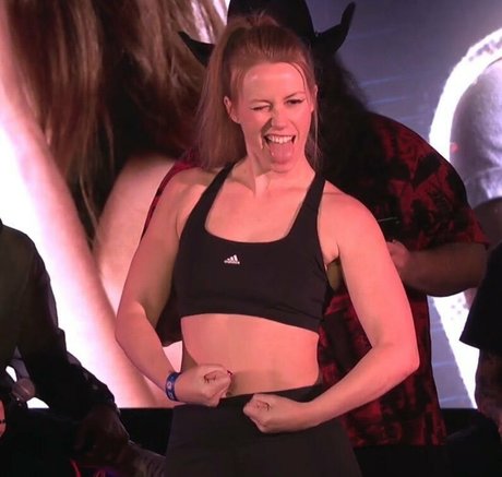 Marisha Ray jolie actrice photo