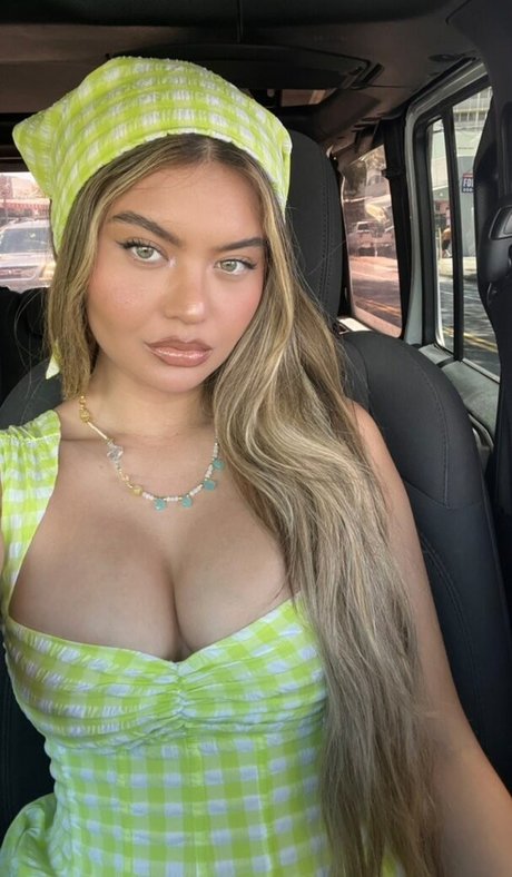 Sofia Jamora belle actrice des photos