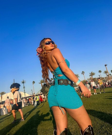 Sofia Jamora star du porno érotique des photos