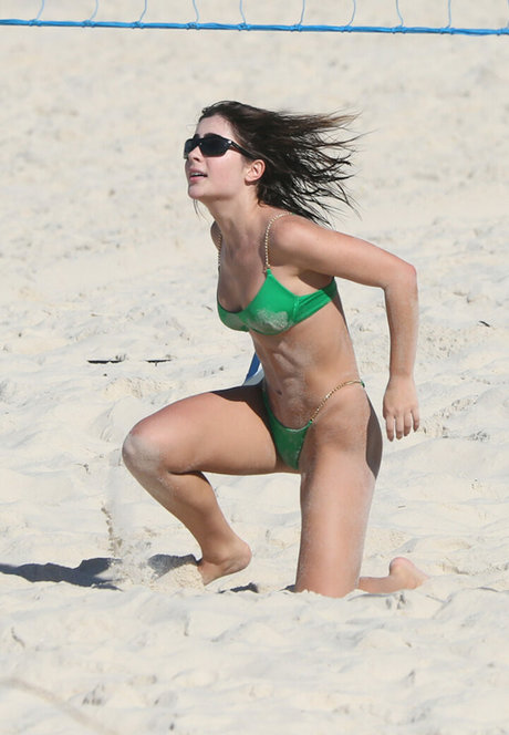 Jade Picon actrice sexy img