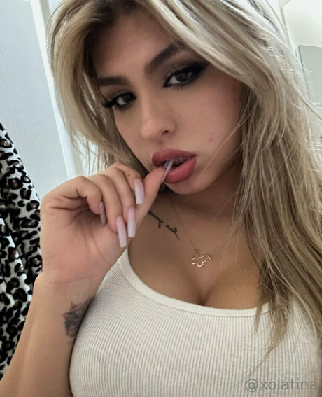 xolatina modèle adulte photo