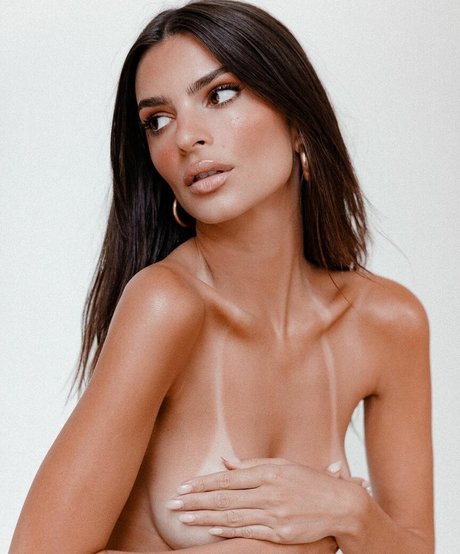 Emily Ratajkowski sexo estrella porno imágenes