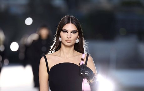 Emily Ratajkowski star du porno gratuite image