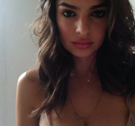 Emily Ratajkowski actrice sexy collection