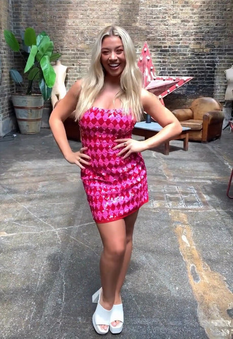 Molly Rainford modèle exclusif des photos