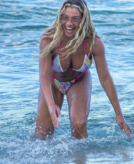 Molly Rainford art de star du porno image