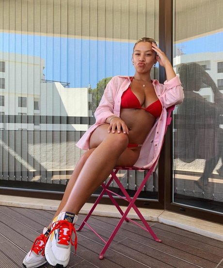 Molly Rainford Miniatura