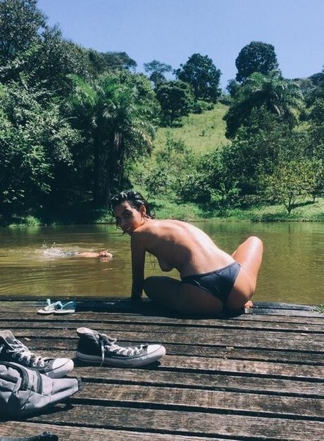 Marina Sena bonita estrella porno imágenes