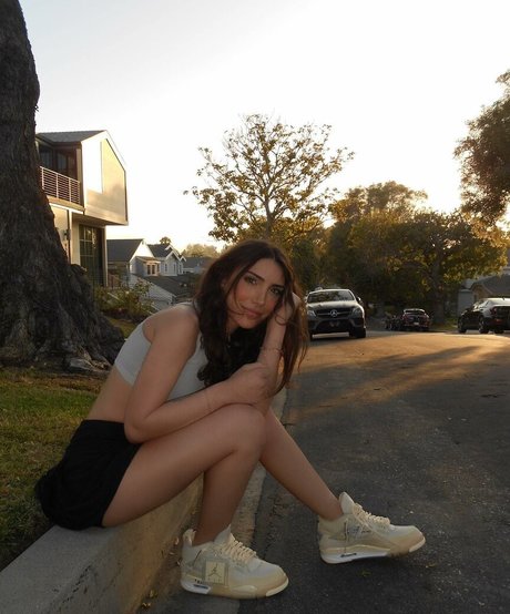 Nadia Amine actrice érotique collection