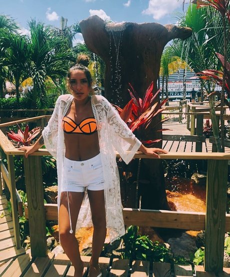 Nadia Amine estrella porno superior archivo