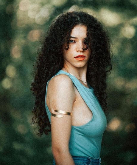 Brittany Venti actriz libre galerías