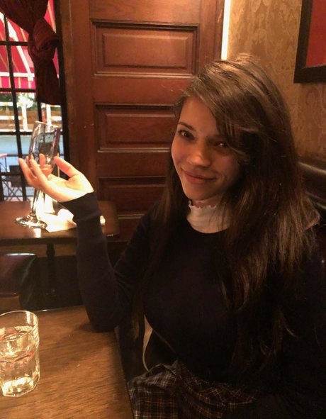 Brittany Venti estrella porno de alta calidad imagen