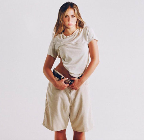 Tate McRae actrice nue galeries