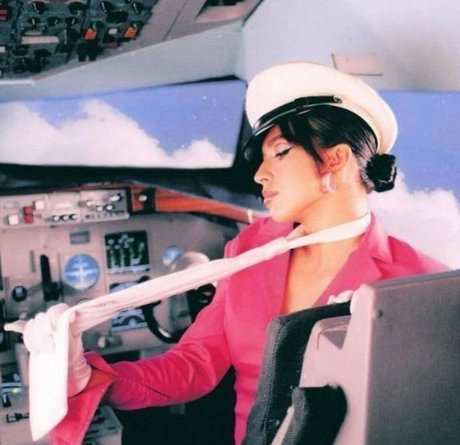 Tate McRae actriz de arte galerías