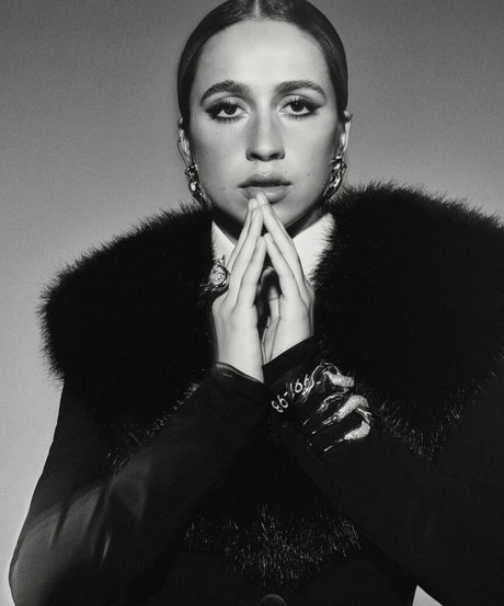 Tate McRae estrella porno en alta definición archivo