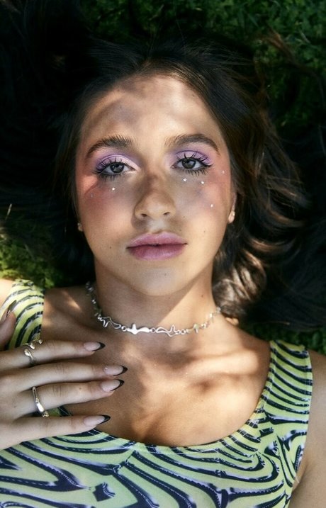 Tate McRae desnudos de estrellas porno foto