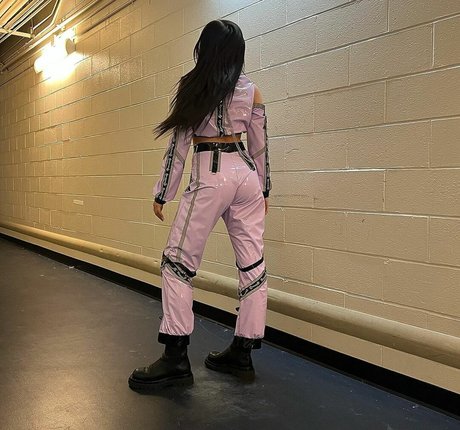 Tate McRae actriz desnuda fotos