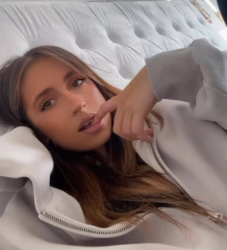 Tate McRae modelo desnudos recopilación