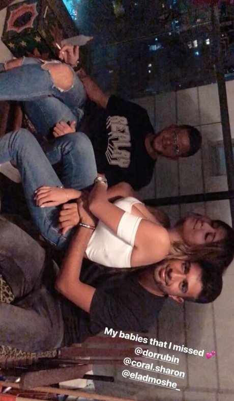 Coral Sharon star du porno de haute qualité images