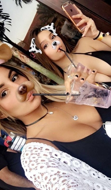 Coral Sharon modèle parfait image