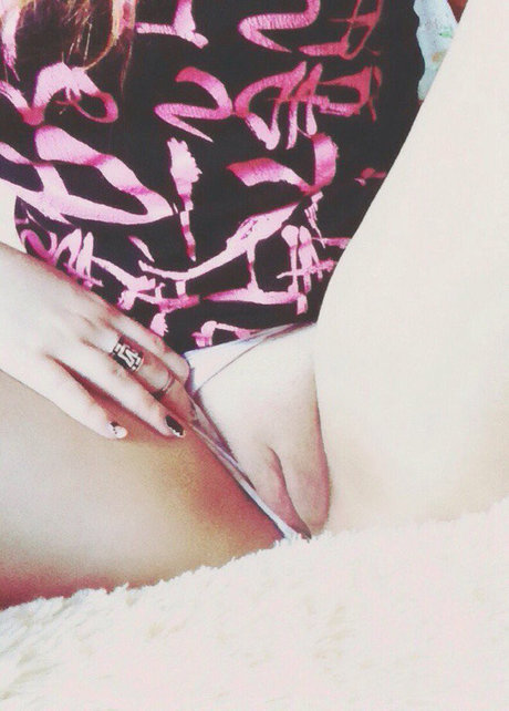 Nikachi Kotova étoile de l'art photos