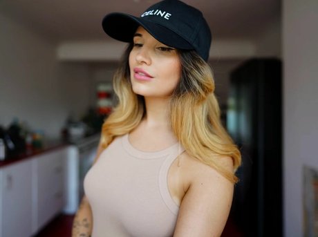Cadaea model xxx photos