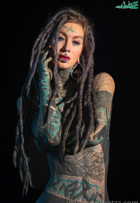 Anuskatzz modèle artistique images