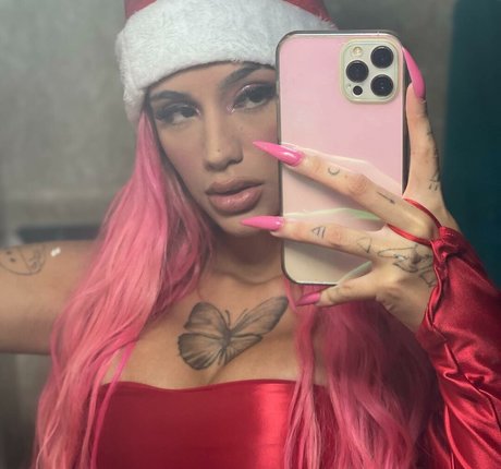 AZZY estrella exclusiva galerías