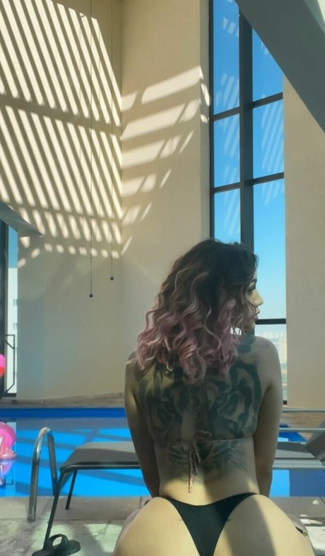 AZZY modelo porno imagen