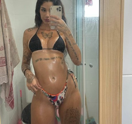 AZZY estrella porno gratis foto