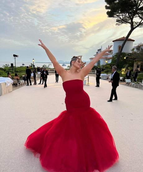 Ashley Graham étoile de l'art archive