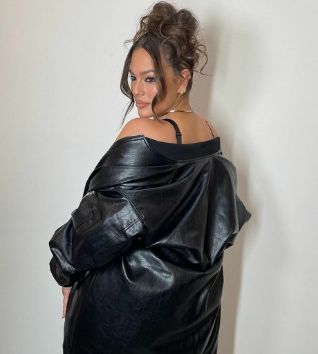 Ashley Graham actriz de arte foto