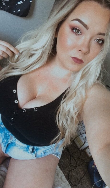 chloenyxxxvip estrella porno atractiva foto