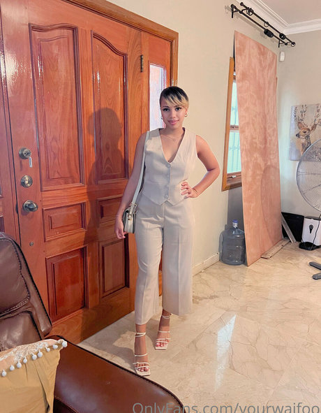 yourwaifoo estrella porno del sexo foto