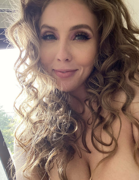 lenaisapeach actrice chaude img