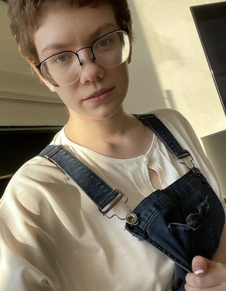 hermanastra onlyfans caliente desnudo imagen