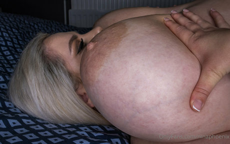 Nina Phoenix actrice exclusive galeries