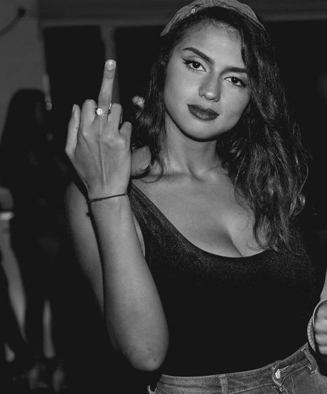 Mays Benatti étoile sympa photos