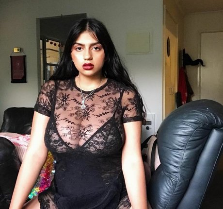 Mays Benatti modèle de haute qualité img