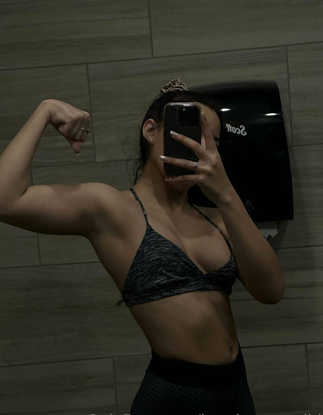 brookegoeswild modèle magnifique img